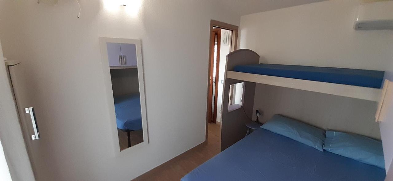 Apartament Fronte Mare Attico Indipendente Ed Esclusivo Con Terrazza Panoramica Isola Rossa Zewnętrze zdjęcie